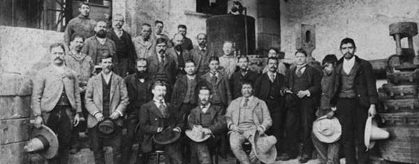 Cornish and Mexican miners at Mina La Difficultad, Real del Monte Mexico 1890. Photograph Archivo Histórico de la Compañía de Minas de Real del Monte y Pachuca